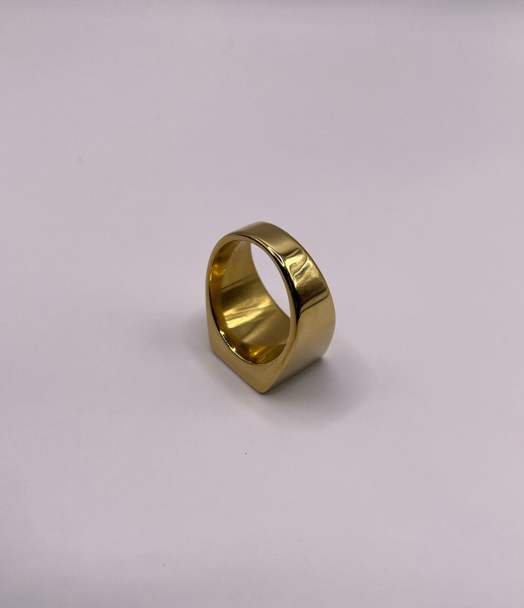 Gold ‘King Noir’ Onyx Men’s Ring